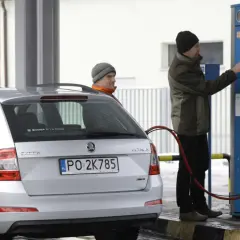 Instalacja CNG gdzie tankować? Sprawdź stacje i opcje w Polsce