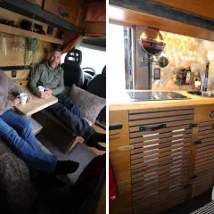 Ett par njuter av en fika i sin mysiga vanlife bil. Köket är stilrent med trädetaljer och en hexagonmönstrad vägg.