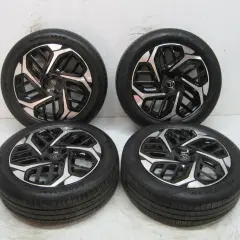 Cztery koła z felgami i oponami Goodyear do Citroen C4. Stylowe felgi z czarno-srebrnym wzorem.