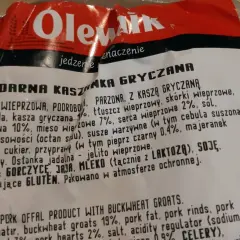 Legendarna kaszanka z kaszą gryczaną, wieprzowiną i podrobami. Składniki: woda, kasza gryczana, tłuszcz wieprzowy, skórki wieprzowe.