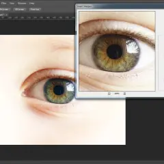 Oko w programie Photoshop, gdzie trwa photoshop zmiana koloru obiektu. Widoczny panel Smart Sharpen.
