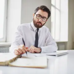 Kto płaci za notariusza przy sprzedaży mieszkania? Ujawniamy prawdę