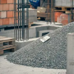 Żwir do betonu: Gdzie kupić? Jak wybrać i nie przepłacić?