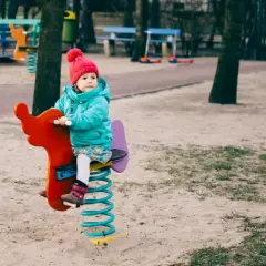 Czy można się bawić na placu zabaw? Pełny przewodnik dla rodziców.