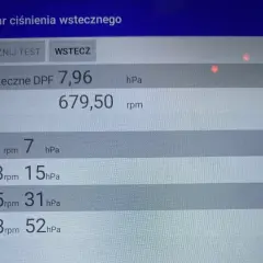 Pomiar ciśnienia wstecznego DPF w BMW. Wynik 7,96 hPa. Test pokazuje wzrost ciśnienia wraz ze wzrostem obrotów, co może sugerować pewną ilość sadzy.