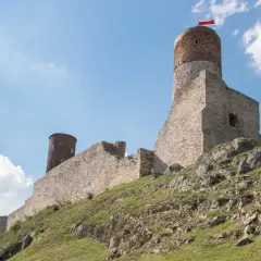 Co zwiedzić w Świętokrzyskiem? Przewodnik po górach, zamkach i atrakcjach
