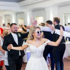 Ile kosztuje fotograf i kamerzysta na wesele? Ceny, które zaskoczą