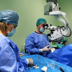 Jak postępować po operacji zaćmy, aby uniknąć powikłań i bólu