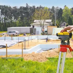 Co robi geodeta na budowie? Kluczowe zadania na każdym etapie
