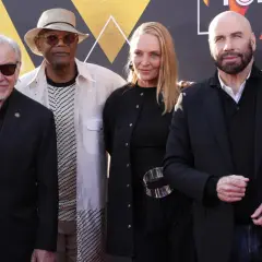 Pulp Fiction obsada: Harvey Keitel, Samuel L. Jackson, Uma Thurman i John Travolta na czerwonym dywanie.