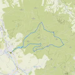 Mapa turystyczna z zaznaczoną trasą w Górach Sowich. Widoczne szczyty, drogi i zabudowania.