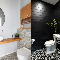 Två toaletter, en ljus med trädetaljer och mönstrad kakel, den andra mörk med svarta träpaneler och hexagonmönster. Inspiration för att renovera toalett.