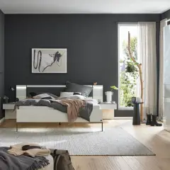 Gemütliches Schlafzimmer mit Bücherregal als Raumteiler. Tolle zimmer inspo für kleine Wohnungen.