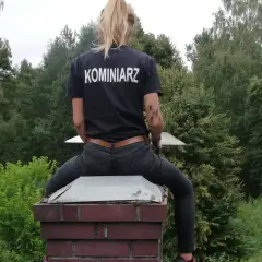 Ile zarabia kominiarz? Przekonaj się, co wpływa na wynagrodzenie