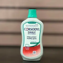Płyn do płukania jamy ustnej Corsodyl Daily Mouthwash, świeża mięta. Zastanawiasz się, czy wybrać Corsodyl czy Eludril? Ten produkt dba o zdrowe dziąsła.