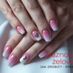 Dłonie z paznokciami w stylu ombre, z różowym gradientem i błyszczącymi serduszkami. Idealne uzupełnienie hybrydy.