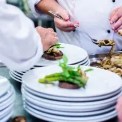 Ile zarabia szef kuchni w hotelu? Zaskakujące różnice w wynagrodzeniach