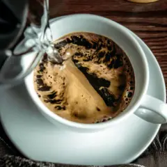 Kawa mild co to znaczy? Poznaj smak i jakość tej kawy
