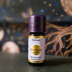 Neumond Patchouli Öl: Entdecke die erdige Patchouli Wirkung für Entspannung und Wohlbefinden. 100% naturrein.