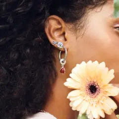 Najlepsze inspiracje na stylizacje z biżuterią Pandora, które zachwycą każdego