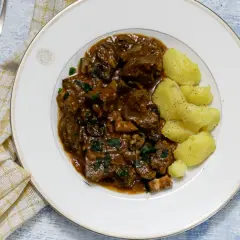 Wołowina po burgundzku: Sekrety idealnego Boeuf Bourguignon