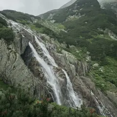 Wodospad Siklawa w Tatrach, idealny cel na wycieczkę Morskie Oko i Dolina Pięciu Stawów w jeden dzień.