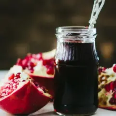 Sos z granatów do czego? Odkryj niezwykłe zastosowania w kuchni