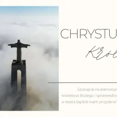 Pomnik Chrystusa Króla wynurzający się z chmur. Cytat: "Szukajcie na pierwszym miejscu królestwa Bożego".