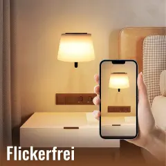 Elegancki kinkiet nad stolikiem nocnym, widoczny na ekranie telefonu. Idealne oświetlenie do sypialni.