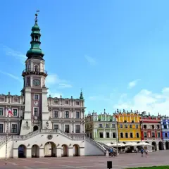 Zamość, jeden z najpiękniejszych miast w Polsce, zachwyca kolorowymi kamienicami i renesansowym ratuszem.