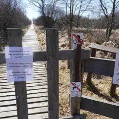 Rote Flaggen am Berg: Warnsignale erkennen & sicher bleiben