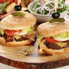 Jakie mięso na burgery wołowe, aby uzyskać soczyste i pyszne efekty