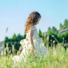 Sukienka boho z frędzlami: Jak prać bezpiecznie i bez splątań?
