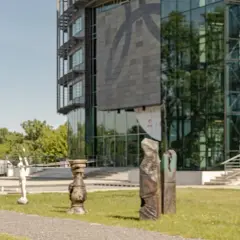 Najlepsze galerie rzeźby w Polsce: Odkryj wyjątkowe wystawy i artystów