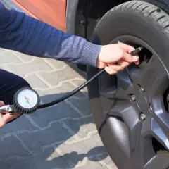 Ile powietrza w oponach? Sprawdź, oszczędź i jedź bezpiecznie!