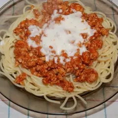 Jak zrobić sos do spaghetti z mięsem mielonym, który zachwyci smakiem