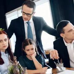 Czy kurator może rozmawiać z dzieckiem bez obecności rodzica? Prawda i mity