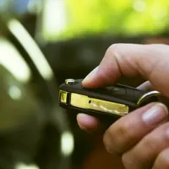 Jak działa centralny zamek w samochodzie - zrozum jego mechanizm i problemy