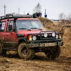 Jakie opony do suv 4x4 wybrać, by uniknąć problemów w terenie i na drodze