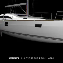 Il bianco scafo dell'elan impression 45.1, con linee grigie, si staglia su sfondo nero.