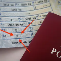 Dowód rejestracyjny z zaznaczonym polem S.1, wskazującym liczbę miejsc siedzących: 5.