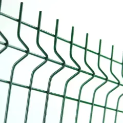 Rete metallica verde con un design ondulato, simile a un virtual fencing, su sfondo bianco.