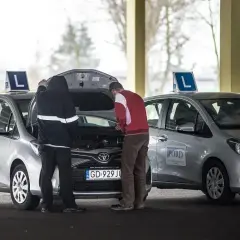 Czy można wybrać egzaminatora na prawo jazdy? Oto prawda o wyborze