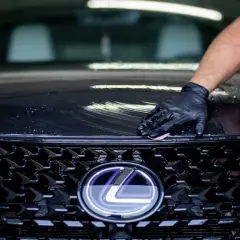 Co ile woskować auto, aby uniknąć uszkodzeń lakieru?