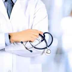 Ile zarabia lekarz w Anglii? Zaskakujące różnice w wynagrodzeniach