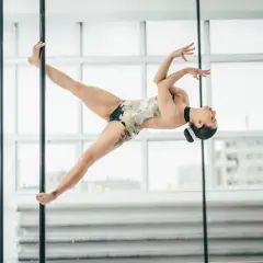 Pole dance dla początkujących: Idealny strój na rurkę?