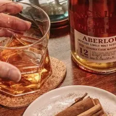Whisky czy wódka – poznaj różnice i wybierz mądrze swój napój