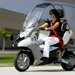 Motocykl z pasami: Bez kasku na B? Prawo i bezpieczeństwo