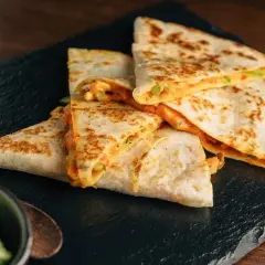 Jak piec quesadillę w piekarniku, aby była chrupiąca i smaczna