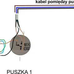 Schemat połączenia włącznika schodowego Ospel. Pokazuje zasilanie, oświetlenie i kabel między puszkami.